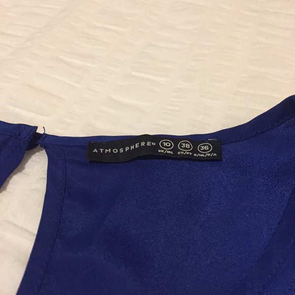 Scallop Cut Blouse - Picture 4 of 4