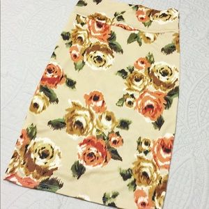 NWOT XS LuLaRoe Cassie Skirt; Camel/Blush Rose