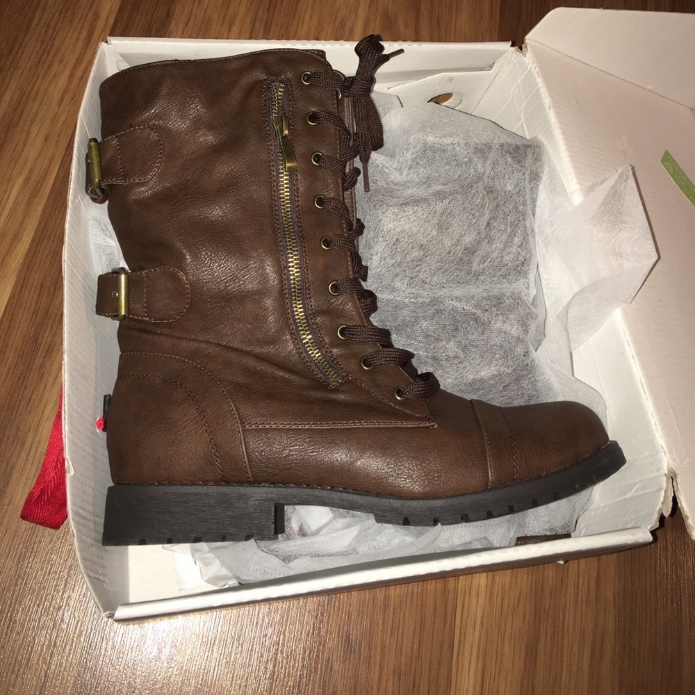Combat boots