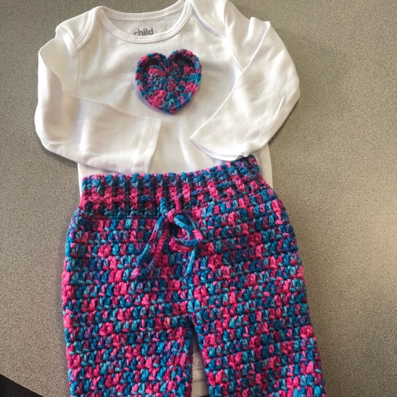 Crochet baby outfit - Picture 1 of 1