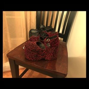 Red Leopord platforms-new vintage