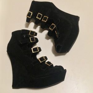 Black and gold buckle up wedges