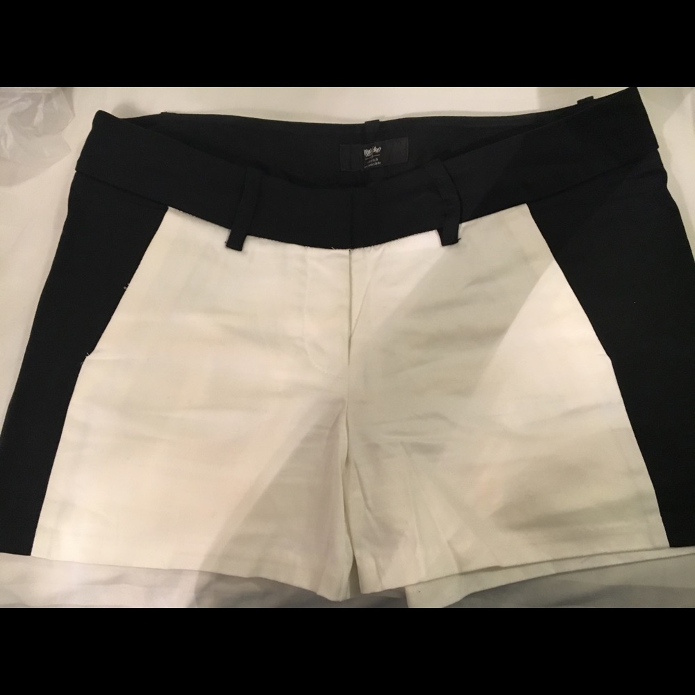 Color block (black/white) Mossimo shirt size 8