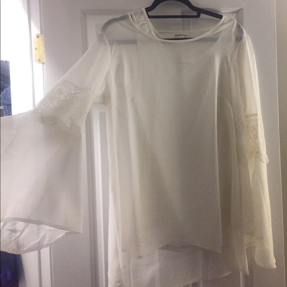 White flowyyy top - Picture 1 of 1