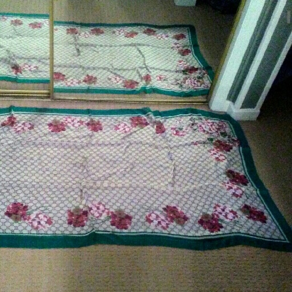 Brand New 100% Silk Gucci Scarf - Picture 6 of 8
