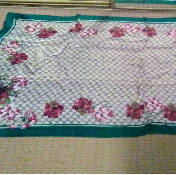 Brand New 100% Silk Gucci Scarf - Picture 8 of 8