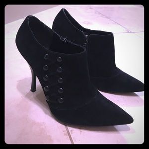 🔺Like NEW🔺Guess Black suede booties size 8.5