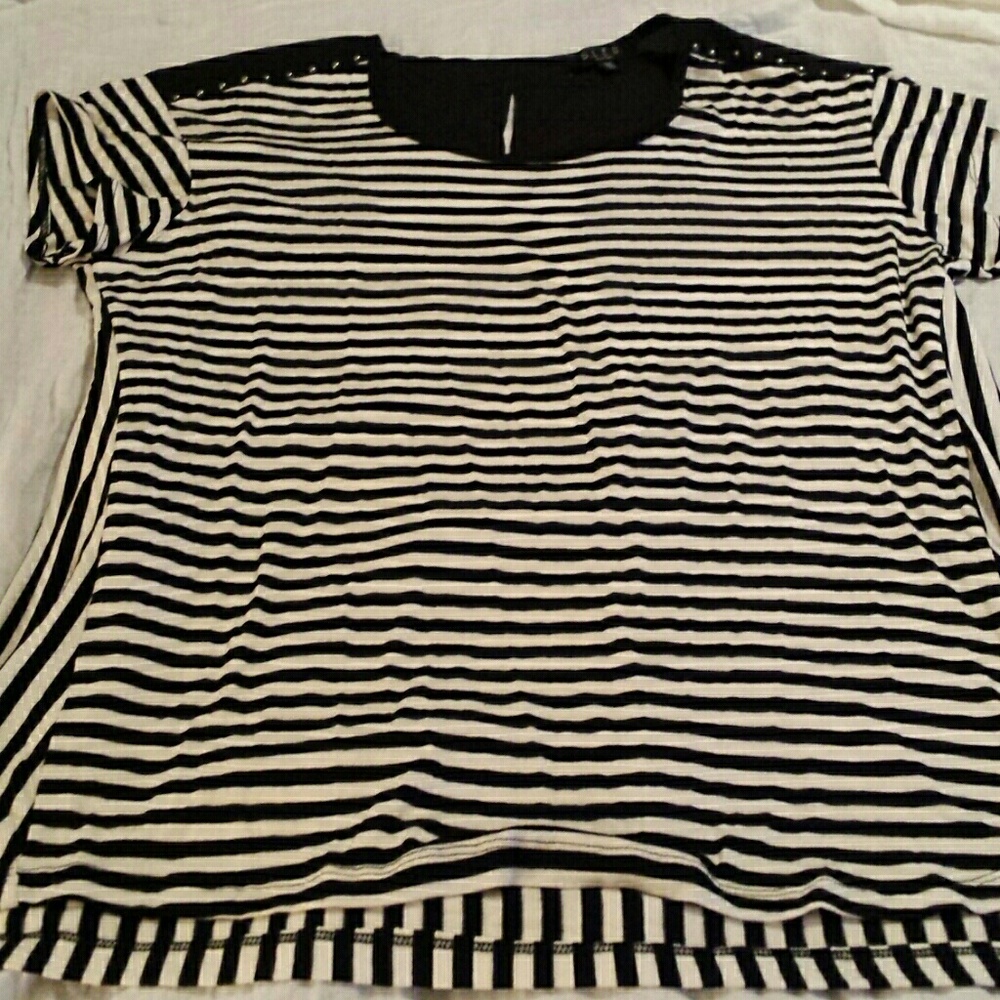 B.L.E.U. woman short sleeve top.