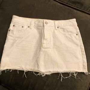 American Eagle White Jean skirt