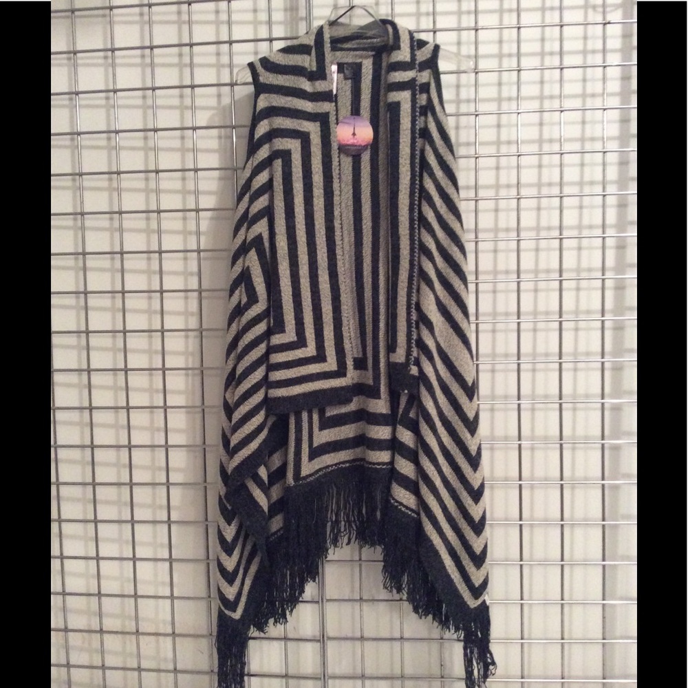 Juniors Geometric Flyaway Vest Cardigan Sweater-M