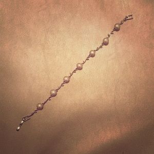 Classic pearl bracelet