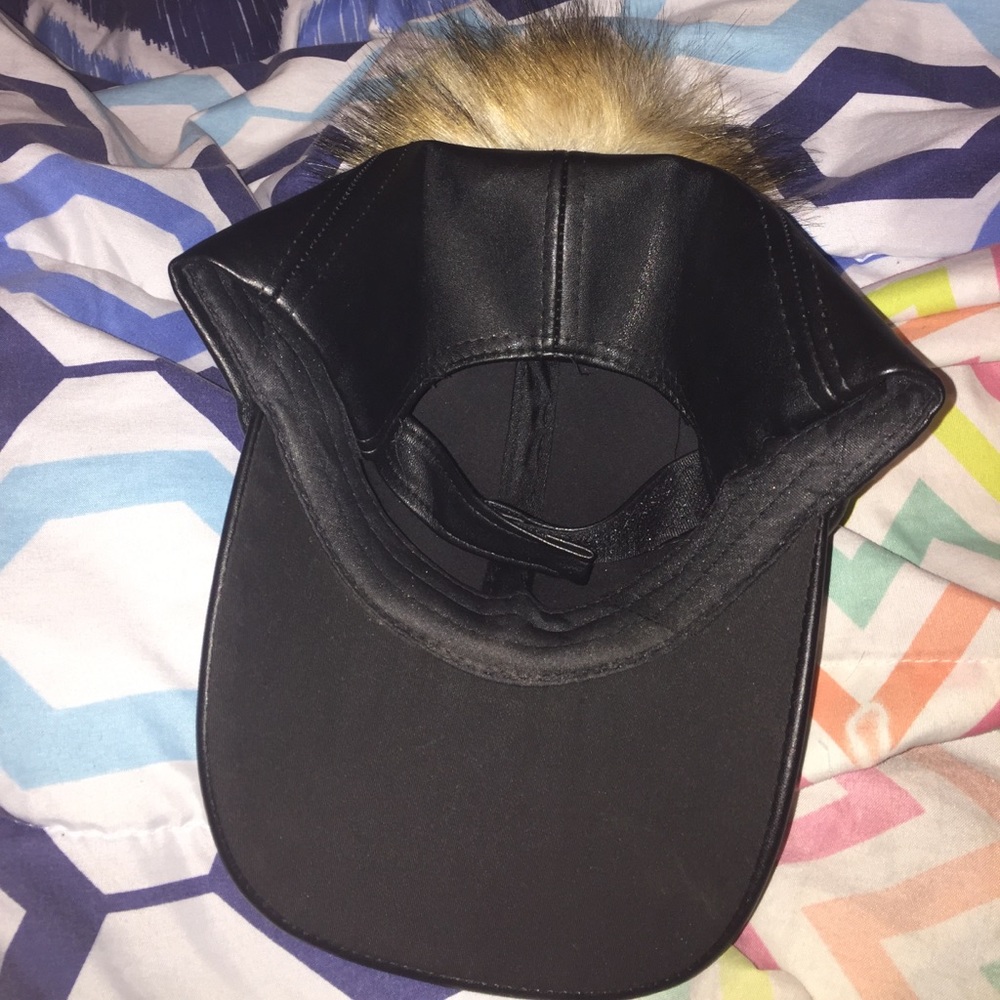 Fur hat - Picture 2 of 3