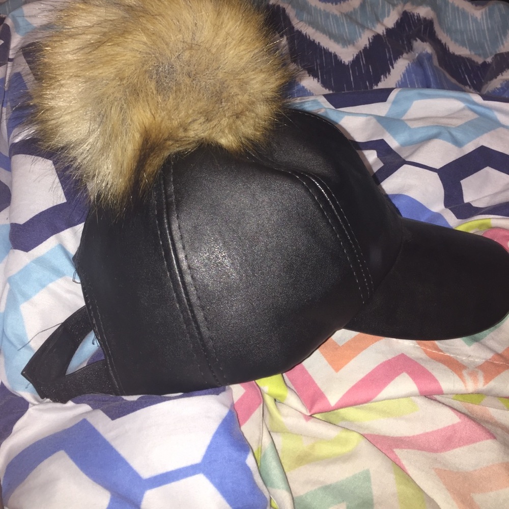 Fur hat - Picture 3 of 3