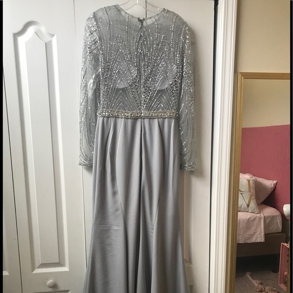 Long formal silver form fitting dress. Homecoming - Picture 4 of 7
