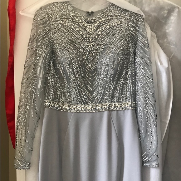 Long formal silver form fitting dress. Homecoming - Picture 6 of 7
