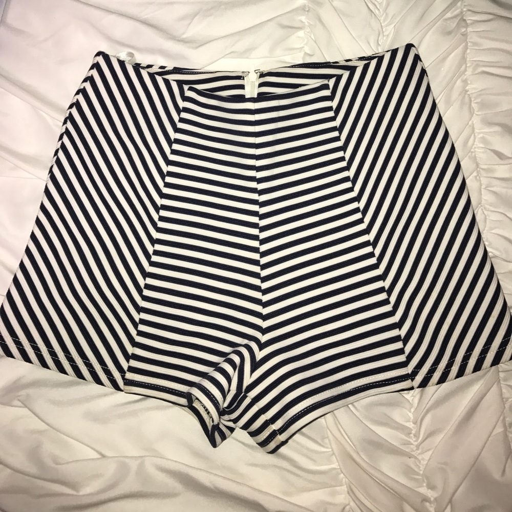 Geometric striped high waisted shorts
