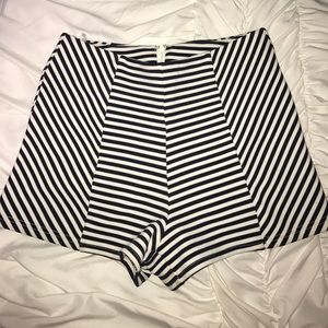 Geometric striped high waisted shorts