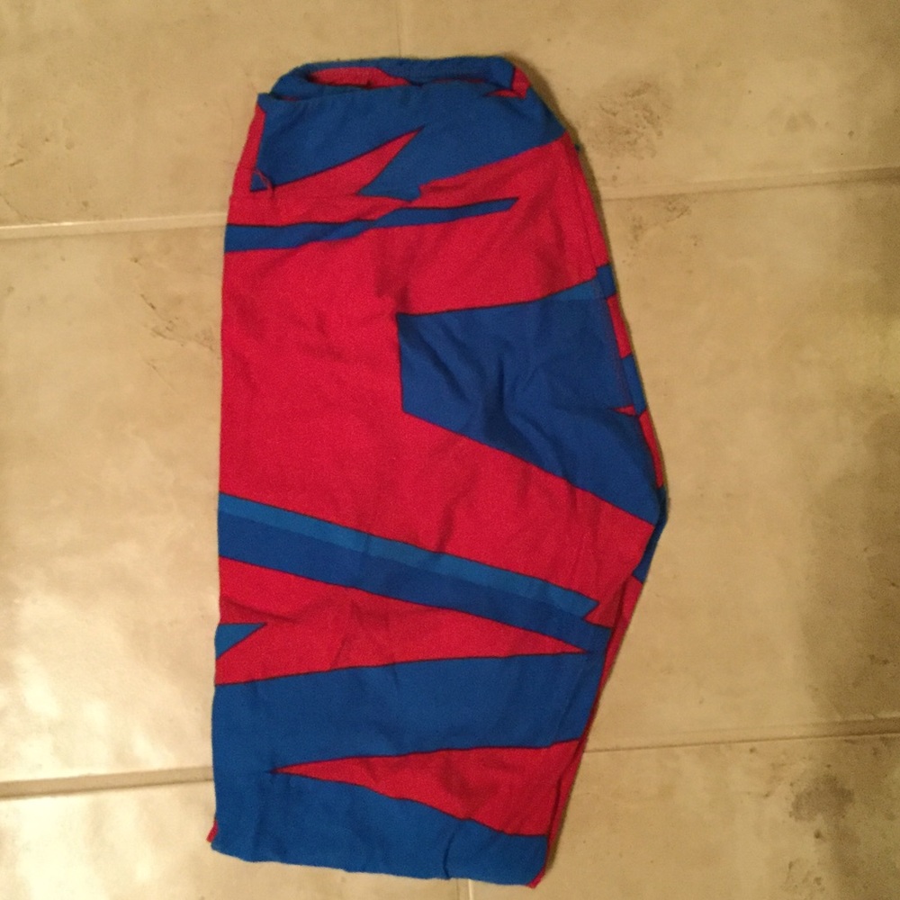 Lularoe OS red and blues leggings