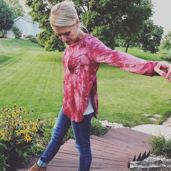 Cranberry Tie Dye Split Top - Picture 2 of 2