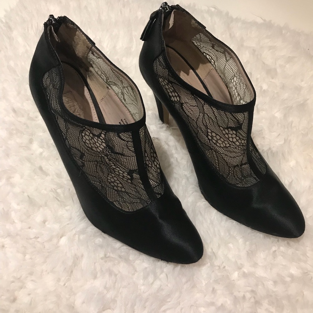 Flint black lace heeled bootie! 8M fits like 7.5