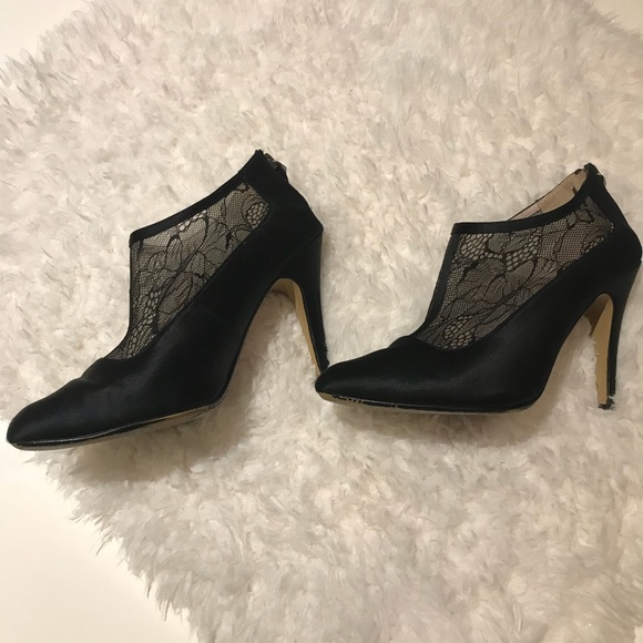 Flint black lace heeled bootie! 8M fits like 7.5 - Picture 3 of 5