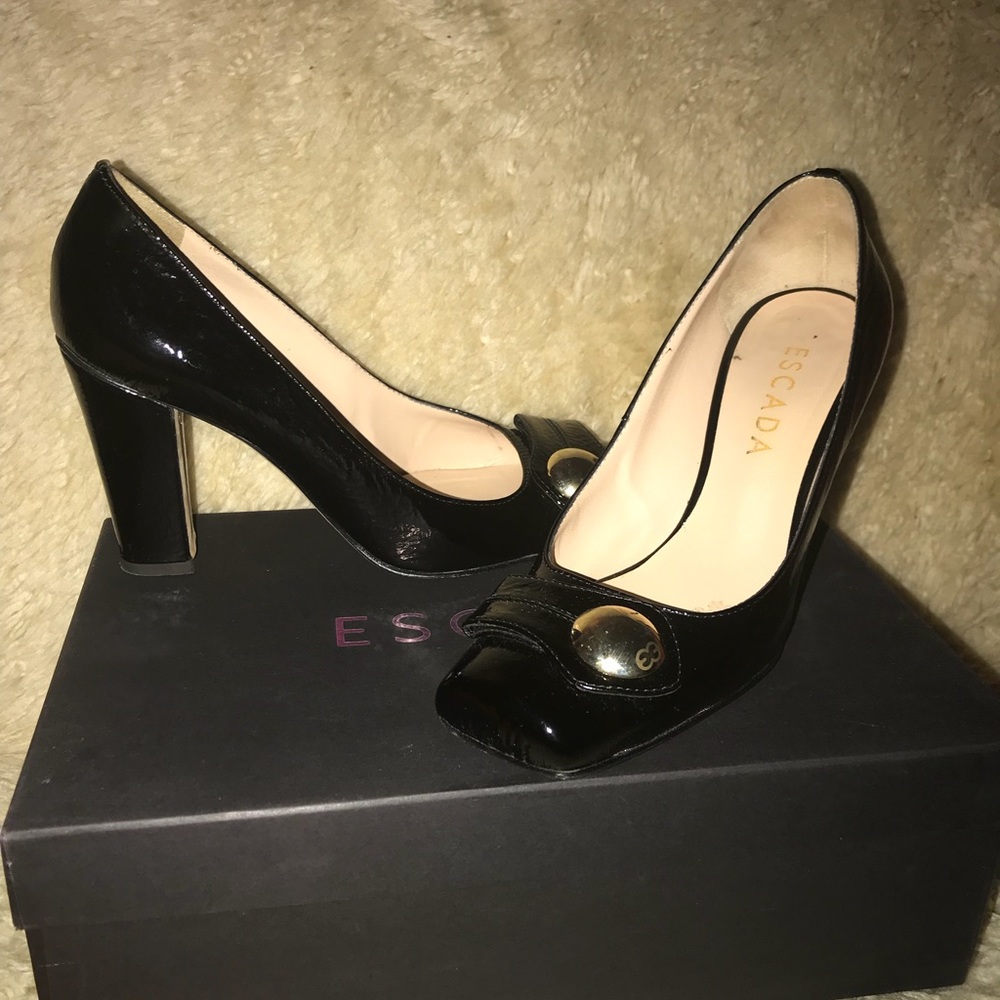 Escada 💯 authentic 7 1/2 patten leather pumps