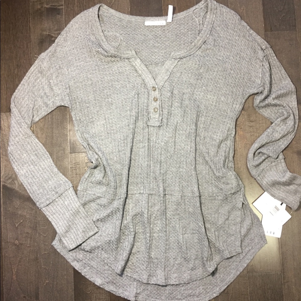 L U Q thermal inspired tee.