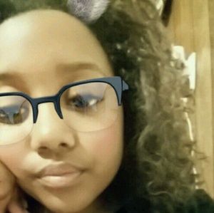 Meet your Posher, Deishalis