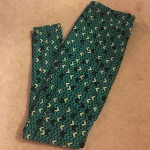TC Lularoe leggings.