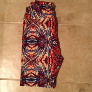 Lularoe OS red, white and blue leggings.