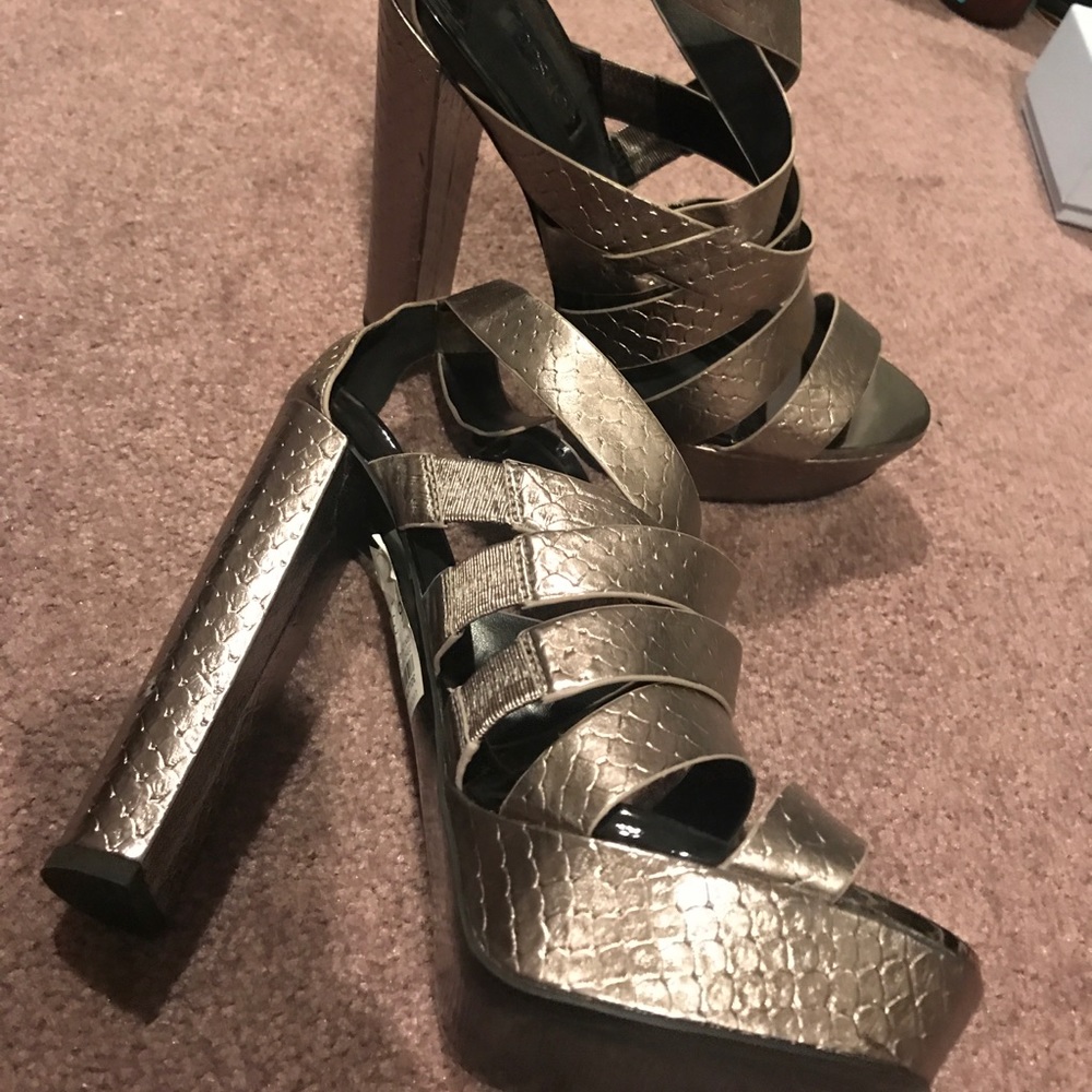 Platform heel - metallic