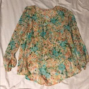 Long sleeve thin flowery top