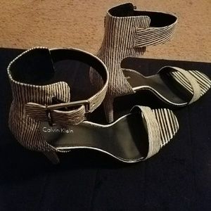 Ladies Shoe (make an offer)