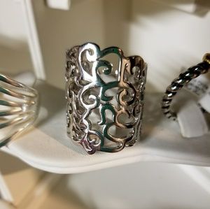 Flora ring