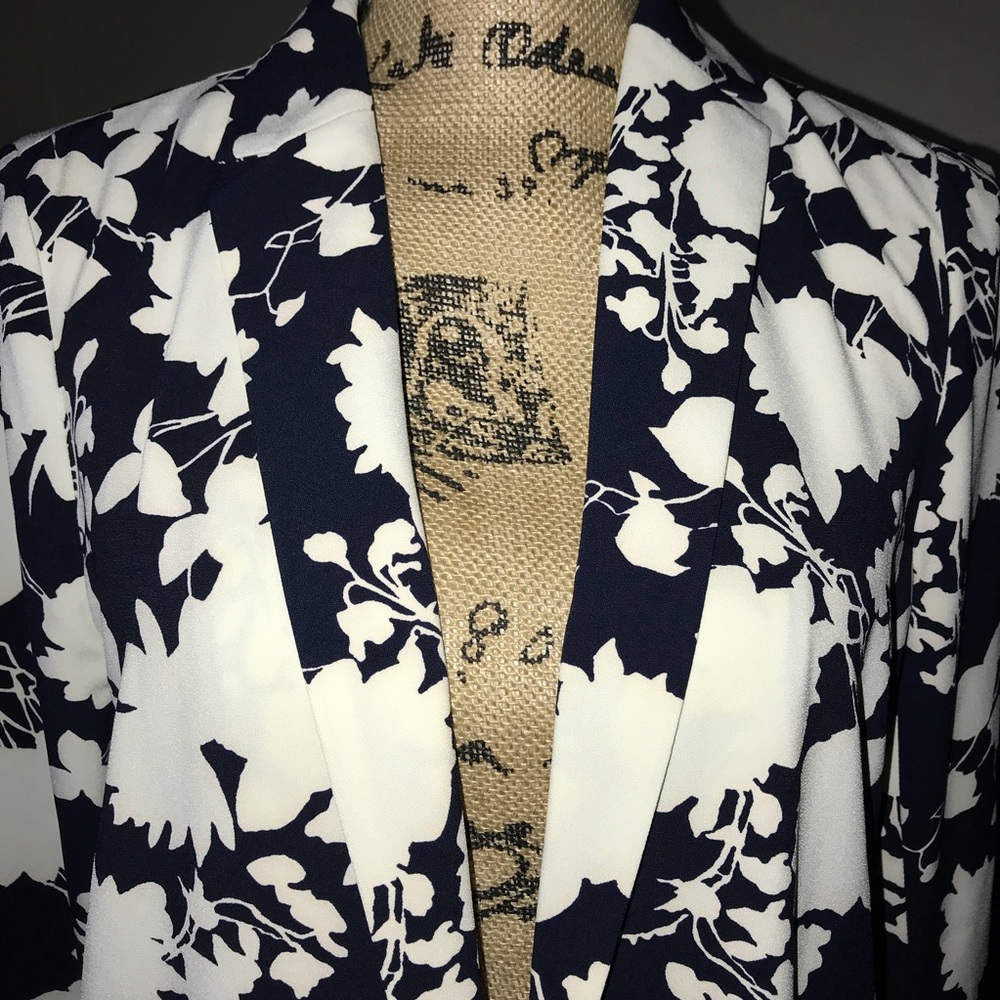 Talbots Floral Blazer - Picture 4 of 8