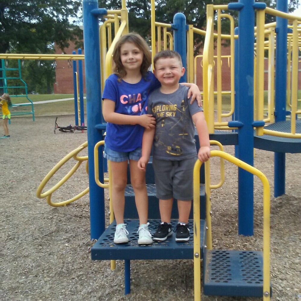 Meet your Posher, April^^^ OPEN TO OFFERS^^^^