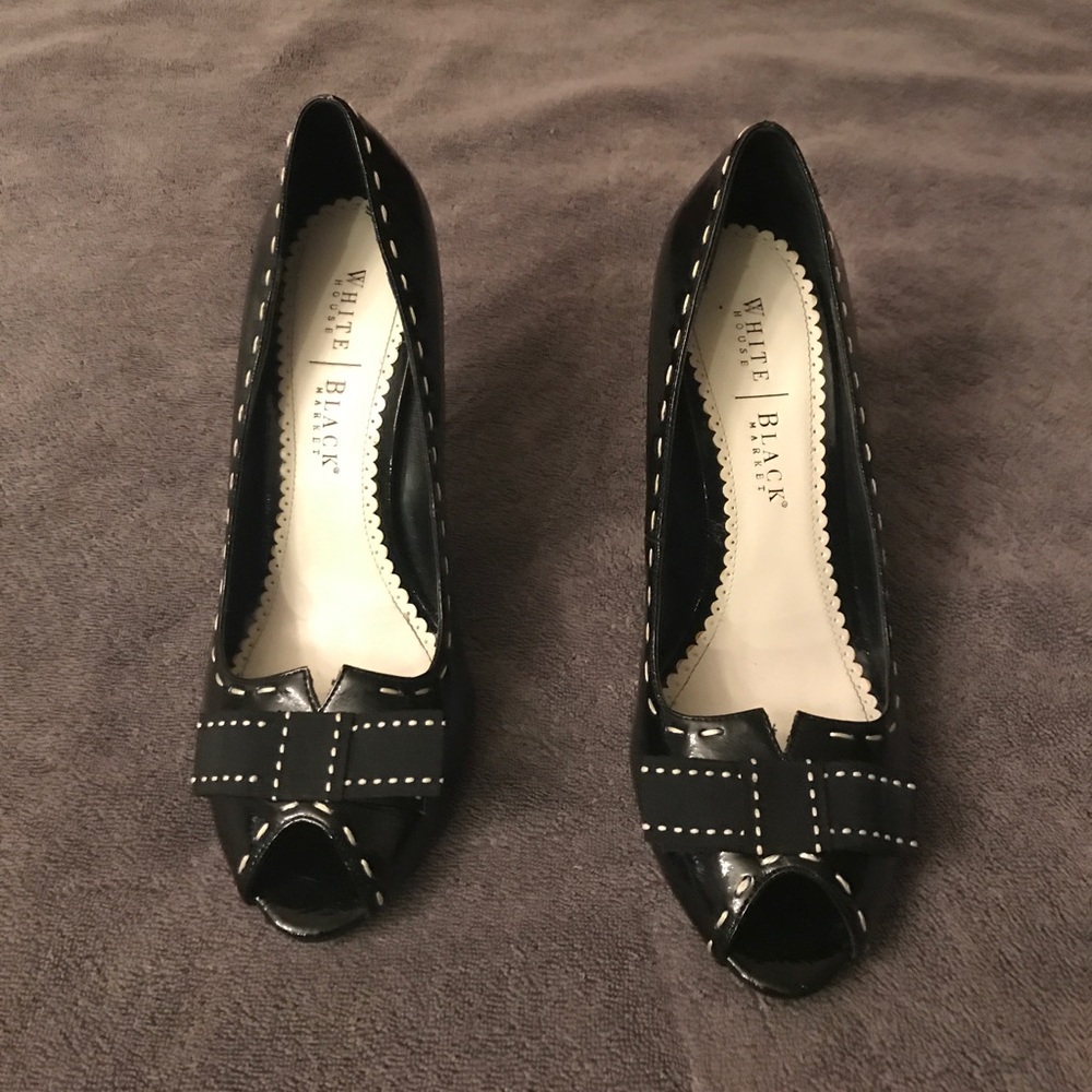 WHITEhouse/BLACKmarket peep-toe patent heels Sz10