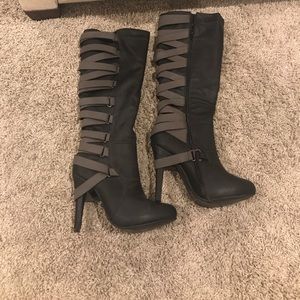 Just Fab size 8 black boot with lace up detail