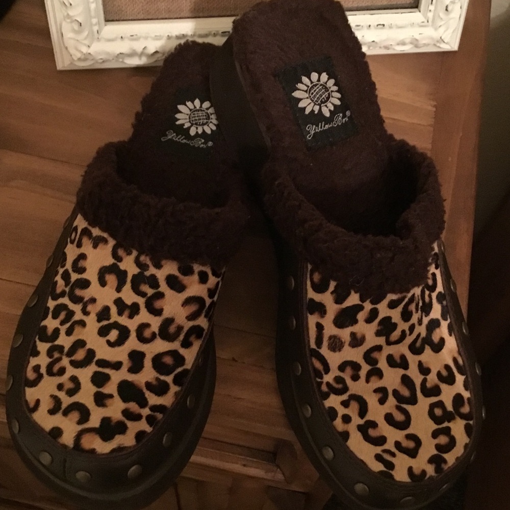 Leopard print shoes, like new, wore once