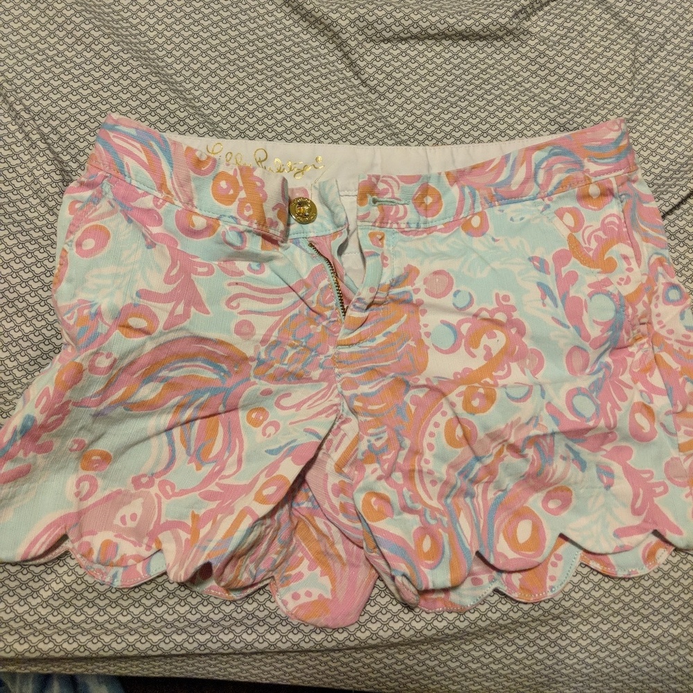 Like new Lilly Pulitzer scalloped shorts