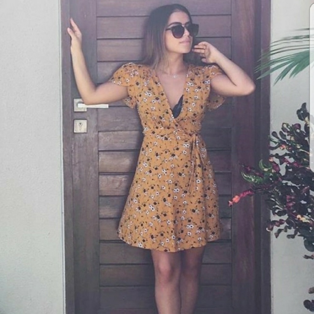 LAST!~ The DAISY Floral Tie Waist Wrap Dress - Picture 3 of 4