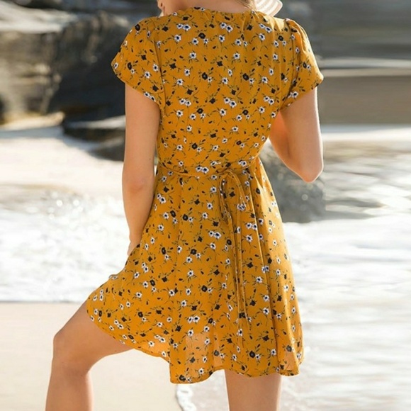 LAST!~ The DAISY Floral Tie Waist Wrap Dress - Picture 2 of 4