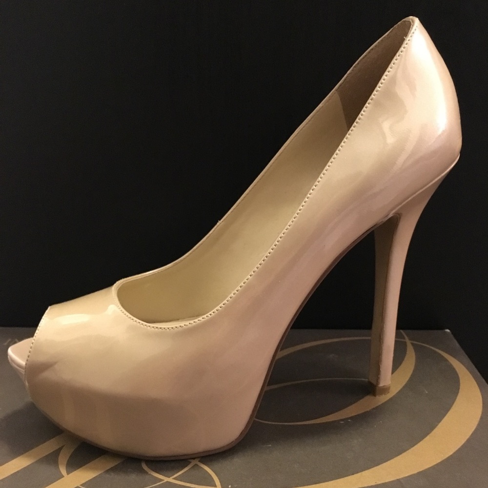 Enzo Angiolini Eatanen Pumps