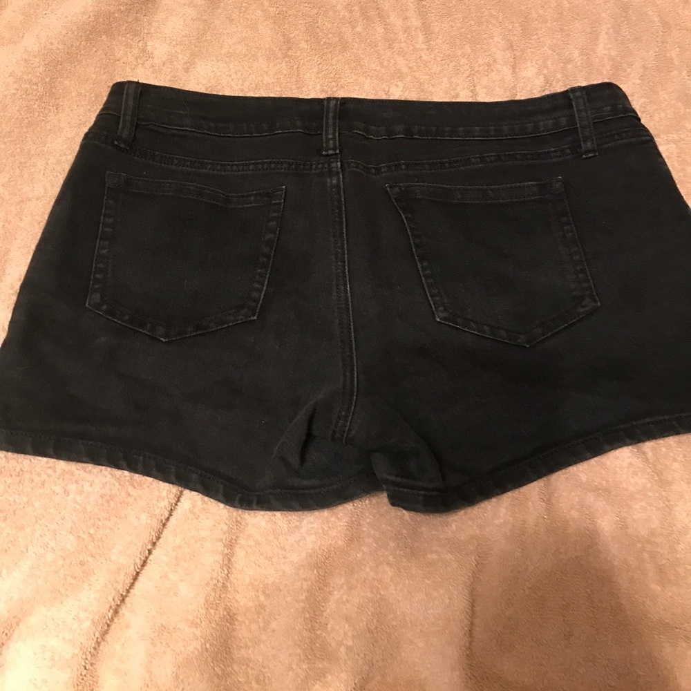 Shorts - Picture 3 of 3