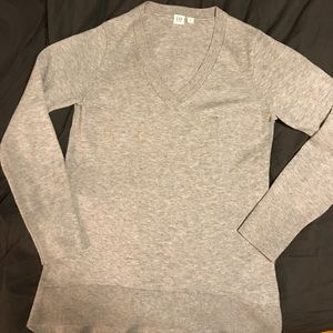 GAP maternity Brooklyn V-Neck sweater