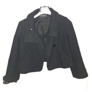 Cropped black jacket
