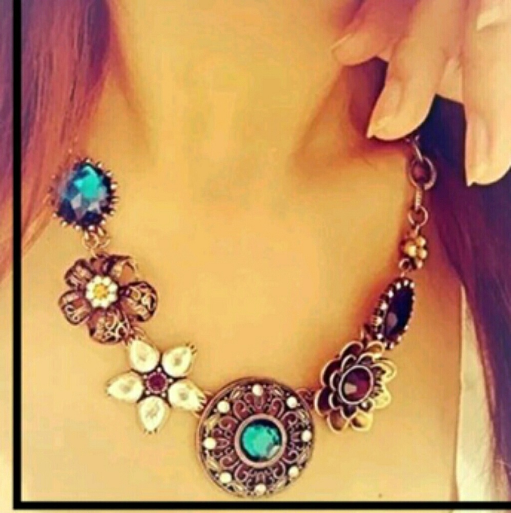 Chunky Flower and  Gem necklace
