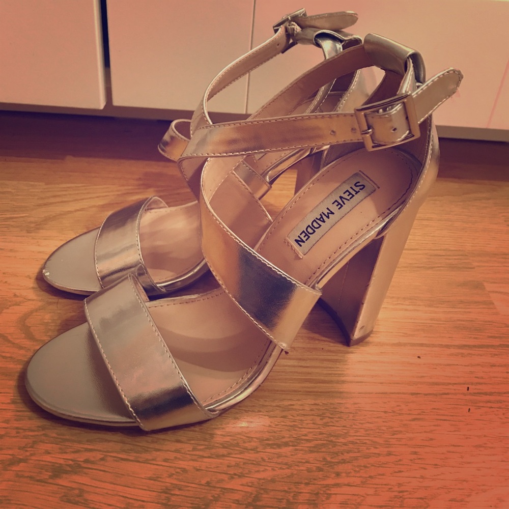 SOLD — Steve Madden Silver Heel, Size 7