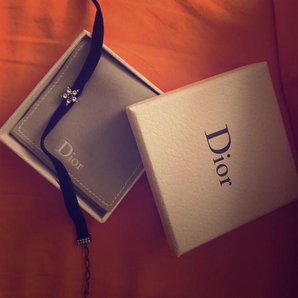 Dior Necklace - Picture 1 of 3