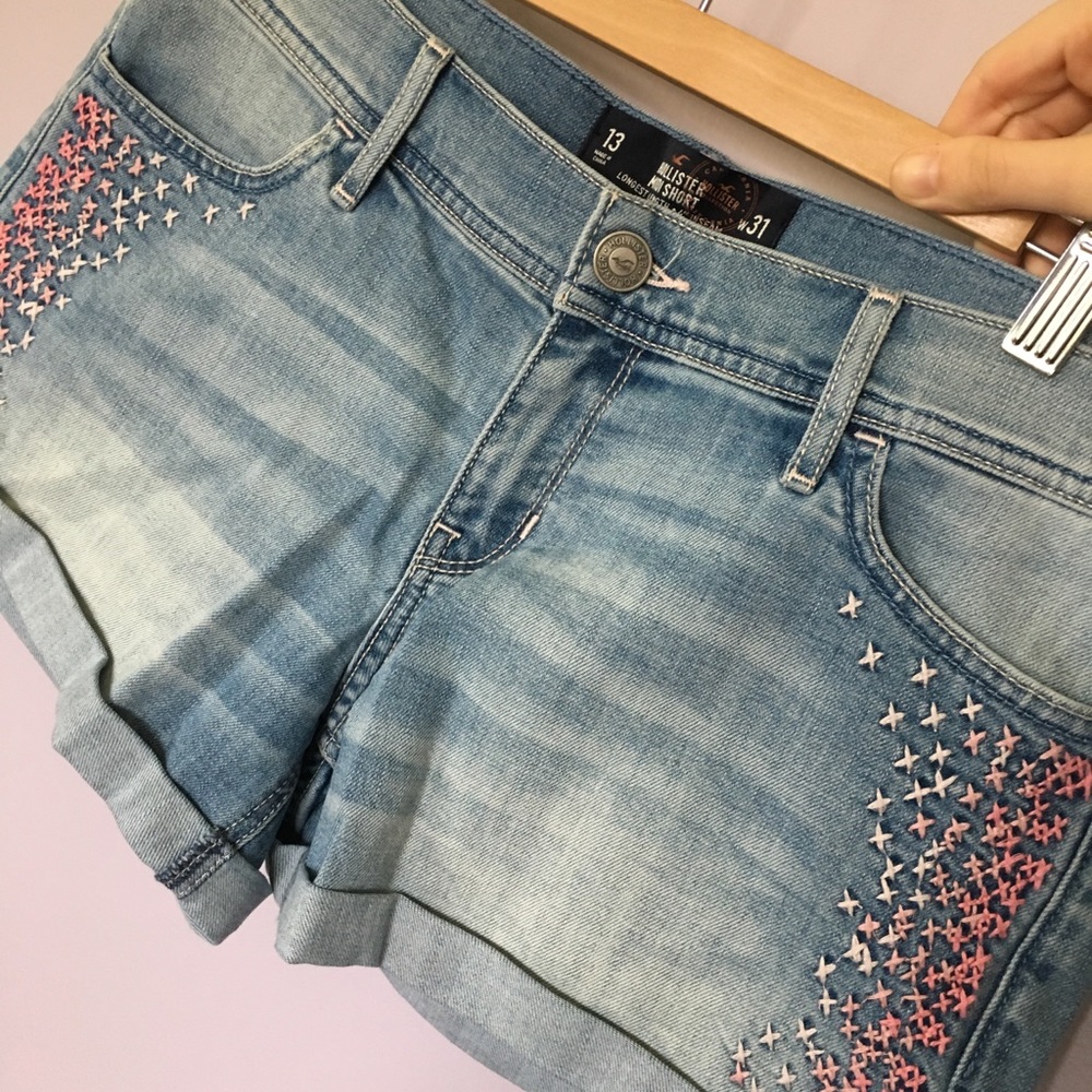 🆕 Hollister Pink Stitch Midi Jean Short 🎀